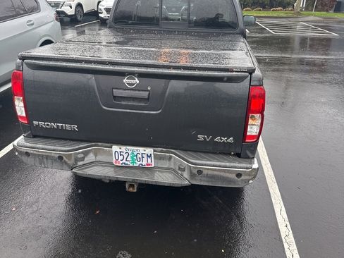 Used 2013 Nissan Frontier SV image 12