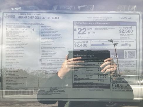 New 2025 Jeep Grand Cherokee Laredo image 14