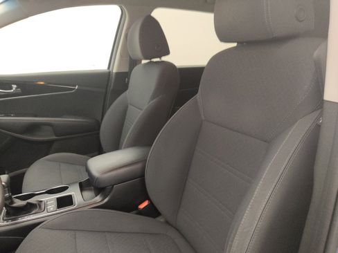 Used 2019 Kia Sorento L FWD image 17