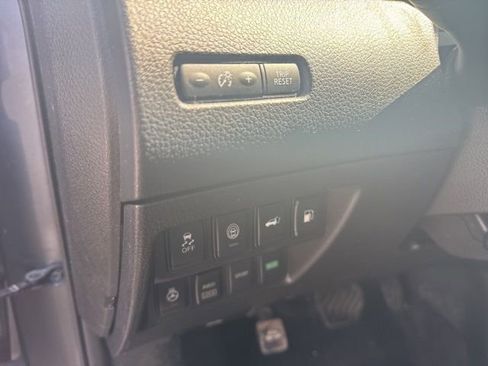 Used 2018 Nissan Rogue SL w/ Premium Package image 20