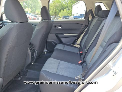 Used 2025 Nissan Rogue SV FWD image 4