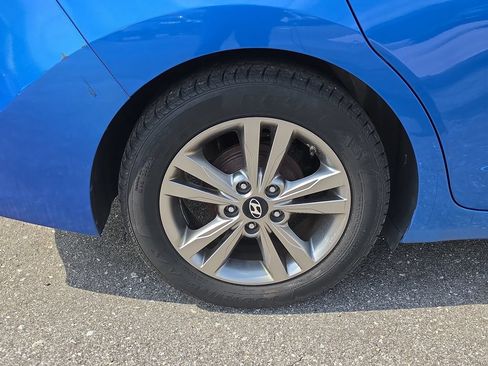 Used 2017 Hyundai Elantra SE FWD image 5