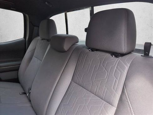 Used 2016 Toyota Tacoma TRD Sport w/ Towing Package AWD/4WD image 18