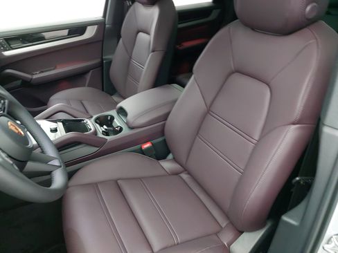 New 2026 Porsche Cayenne image 17