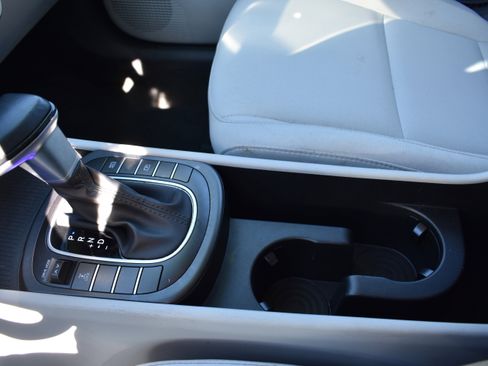 Used 2025 Hyundai Kona SEL image 23