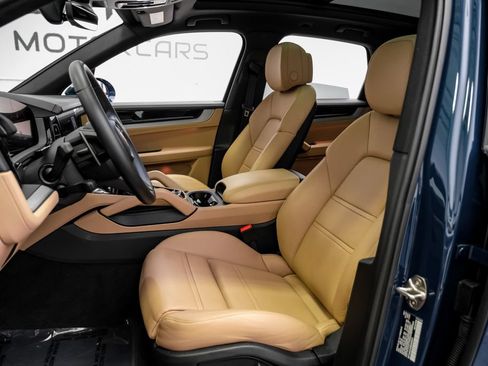 Used 2024 Porsche Cayenne AWD/4WD image 33