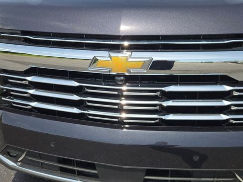 Used 2026 Chevrolet Suburban Premier AWD/4WD image 5