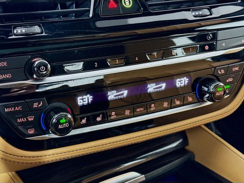 Used 2020 BMW 530e xDrive image 21