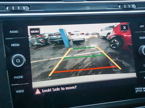 Used 2018 Volkswagen Tiguan SE w/ Panoramic Sunroof Package AWD/4WD image 25