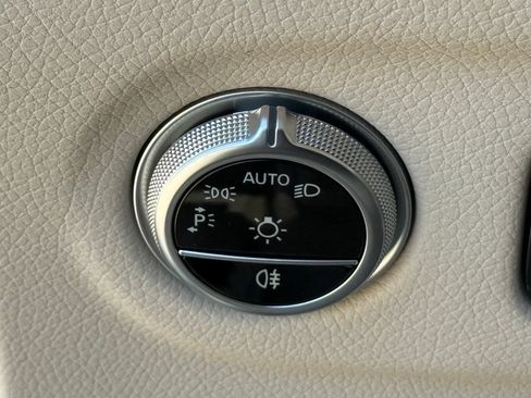 Used 2023 Mercedes-Benz EQS 450+ SUV image 31