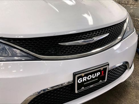 Used 2017 Chrysler Pacifica Limited image 29