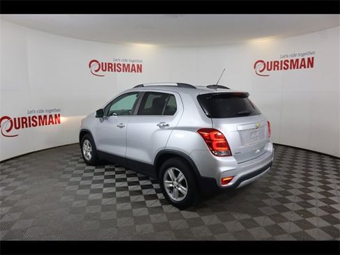Used 2020 Chevrolet Trax LT w/ LT Convenience Package image 6
