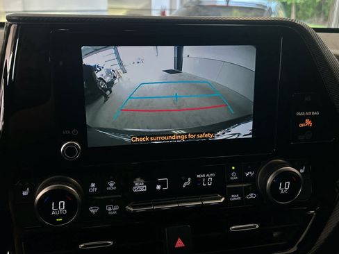 Used 2023 Toyota Highlander XSE AWD/4WD image 18
