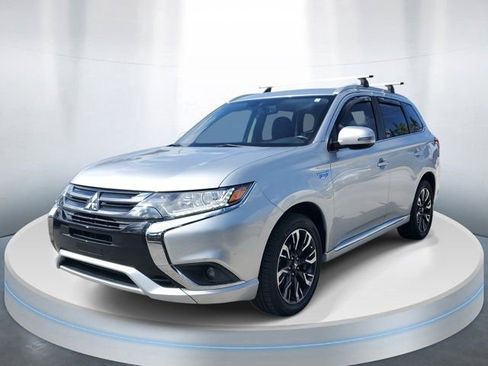 Used 2018 Mitsubishi Outlander SEL image 2