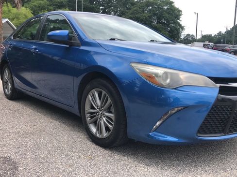 Used 2017 Toyota Camry SE FWD image 4