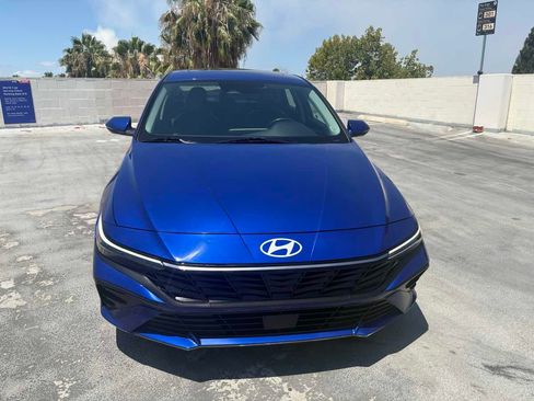 Used 2025 Hyundai Elantra Limited FWD image 34