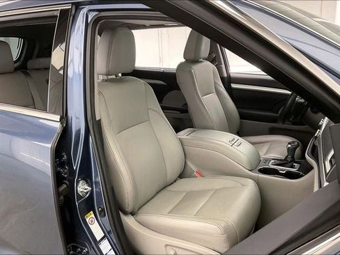 Used 2017 Toyota Highlander XLE image 7