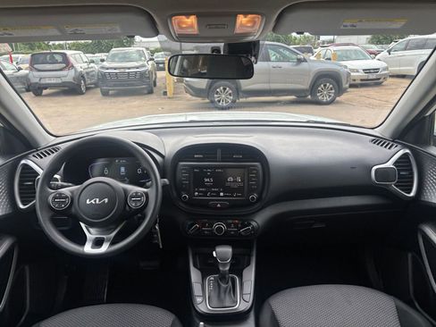 Used 2025 Kia Soul LX w/ LX Technology Package FWD image 31