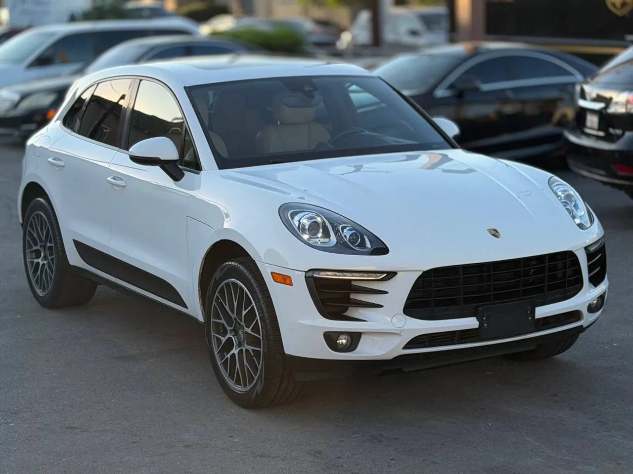 Used 2017 Porsche Macan AWD/4WD image 2
