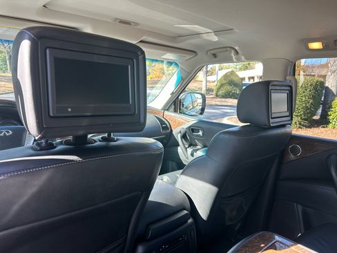 Used 2017 INFINITI QX80 4WD w/ Driver Assistance Package image 17