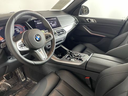 Used 2021 BMW X5 xDrive40i w/ M Sport Package image 11