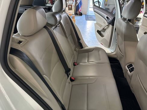 Used 2015 Volkswagen Golf TDI SE image 43