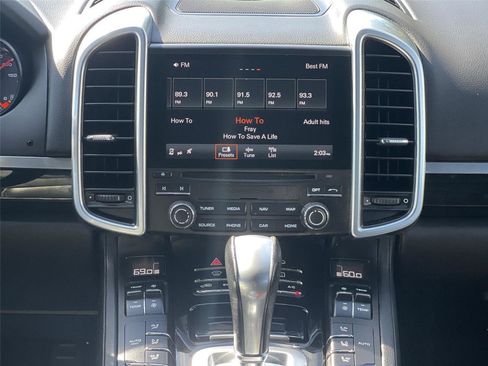 Used 2017 Porsche Cayenne S image 6