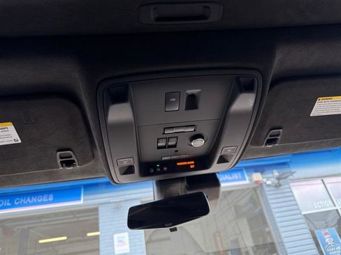 Used 2019 Cadillac Escalade Platinum image 34