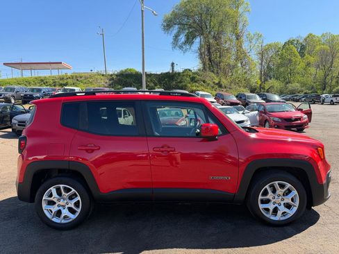 Used 2017 Jeep Renegade Latitude image 4