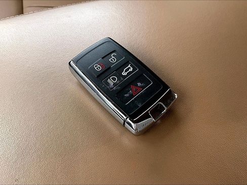 Used 2024 Land Rover Range Rover Sport SE image 10