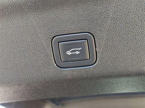 Used 2023 GMC Yukon Denali image 15