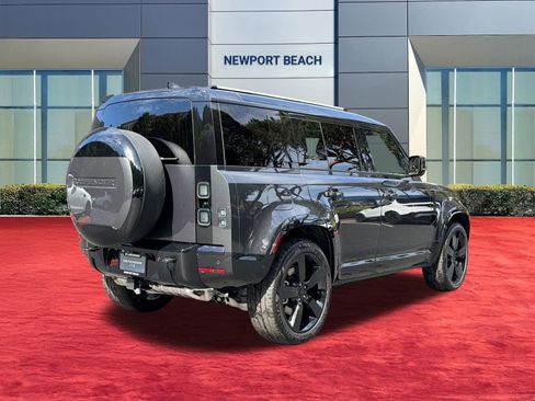 New 2026 Land Rover Defender 110 X-Dynamic SE image 9