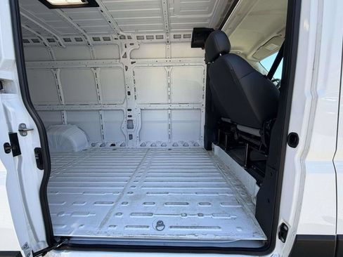Used 2026 RAM ProMaster 2500 w/ Convenience Group FWD image 13