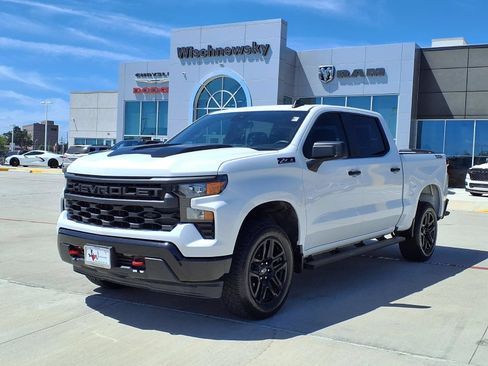 Used 2023 Chevrolet Silverado 1500 Custom Trail Boss w/ LPO, Dark Essentials Package AWD/4WD image 3