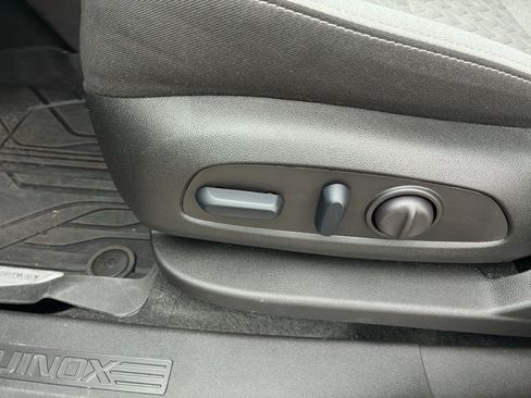 Used 2024 Chevrolet Equinox LS w/ LS Convenience Package FWD image 17