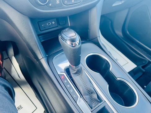 Used 2020 Chevrolet Equinox LT w/ Driver Convenience Package image 28