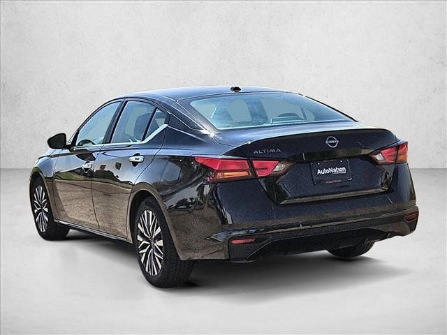 Used 2025 Nissan Altima 2.5 SV FWD image 8