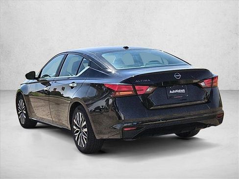 Used 2025 Nissan Altima 2.5 SV FWD image 8
