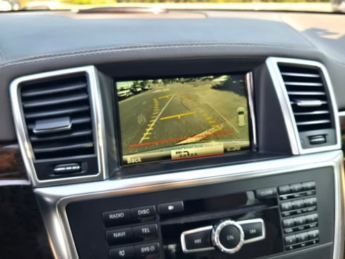 Used 2014 Mercedes-Benz GL 450 4MATIC image 26