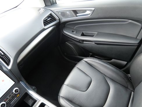 Used 2022 Ford Edge Titanium image 11