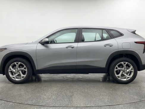 Used 2025 Chevrolet Trax LT FWD image 5