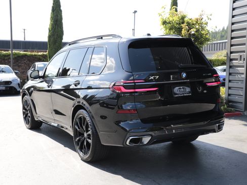 Used 2023 BMW X7 xDrive40i w/ M Sport Package AWD/4WD image 8
