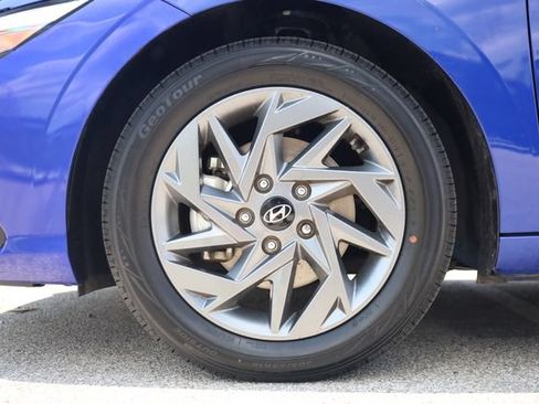 Used 2024 Hyundai Elantra SEL FWD image 9