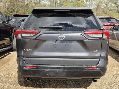 Used 2019 Toyota RAV4 LE image 3