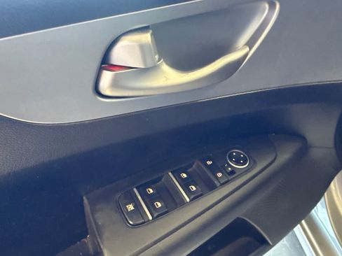 Used 2022 Kia Forte LXS w/ LXS Technology Package FWD image 15