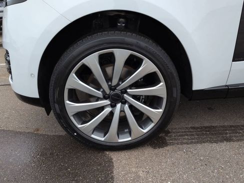 New 2026 Land Rover Range Rover Long Wheelbase Autobiography image 13