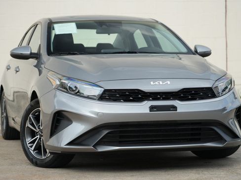 Used 2023 Kia Forte LXS w/ LXS Technology Package FWD image 2