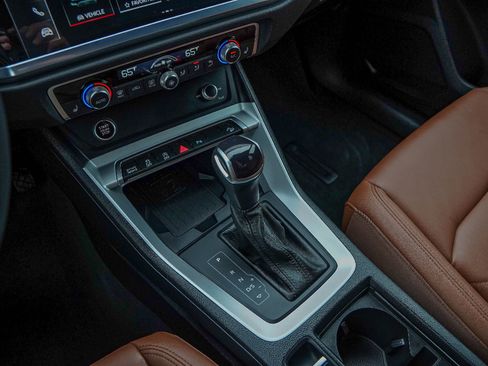 Certified 2025 Audi Q3 2.0T Premium w/ Convenience Package image 16