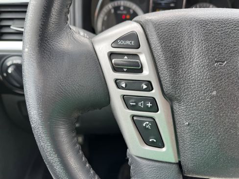 Used 2017 Nissan Titan SV AWD/4WD image 22