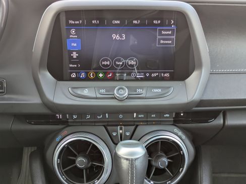 Used 2022 Chevrolet Camaro LT w/ Technology Package image 5